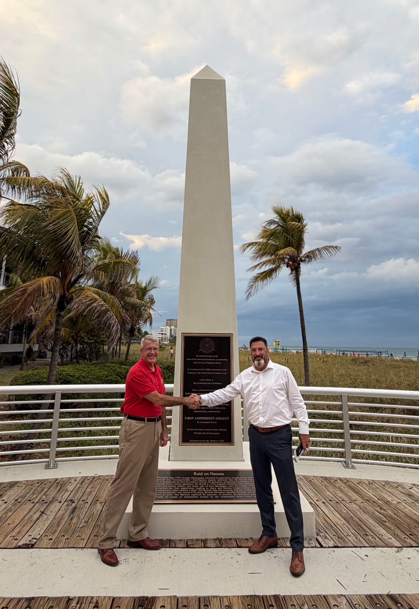 MajGen Hartsell and FAAM Chair at Memorial
